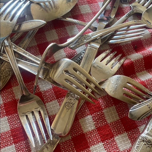 Amazon.com | 60 Piece Silverware Set Service for 12,Premium  Large lot of SILVERWARE 60+ pieces